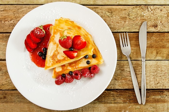 Pancakes with berries and sugar powder