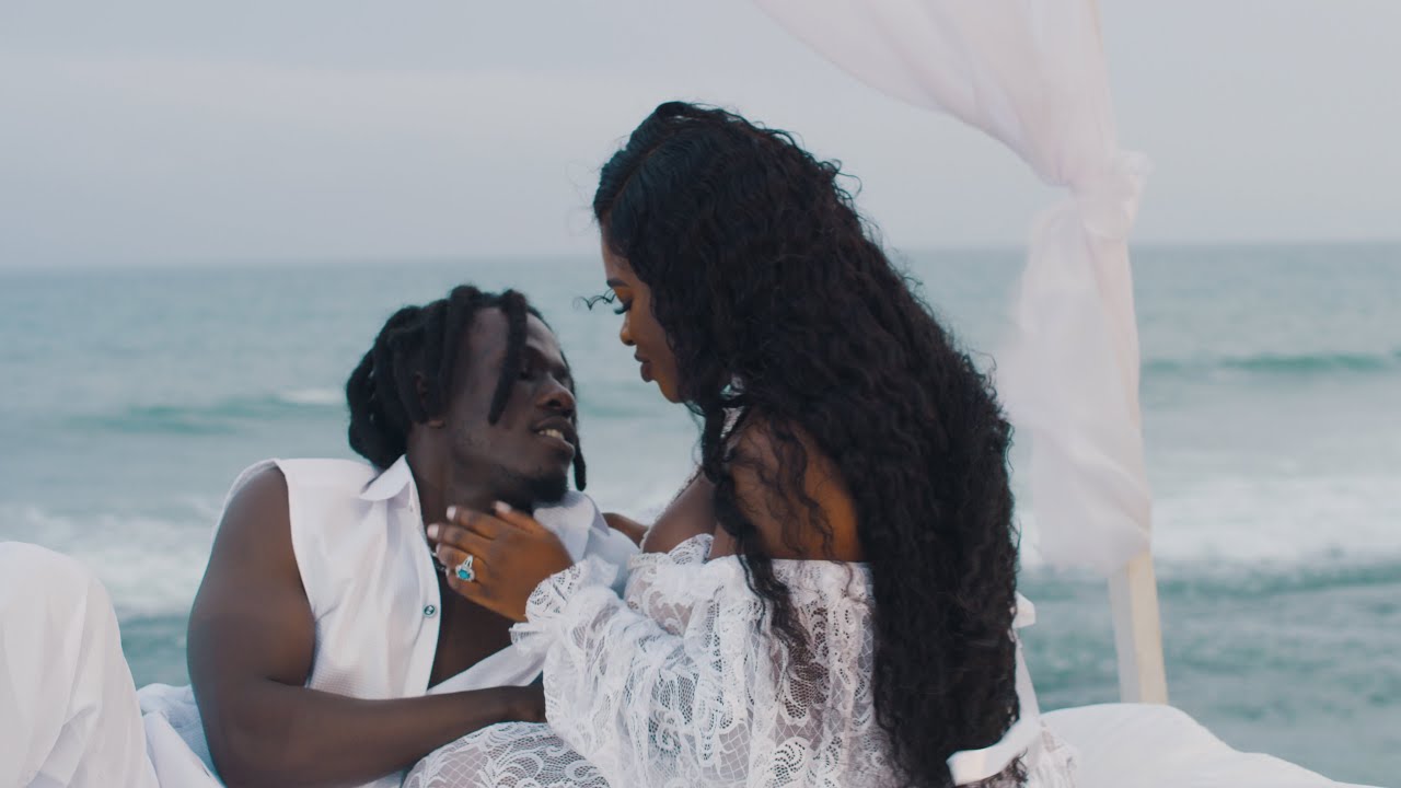 Sista Afia Baabiaa (ft. King Paluta )(Official Music Lyrics (Stream audio)
